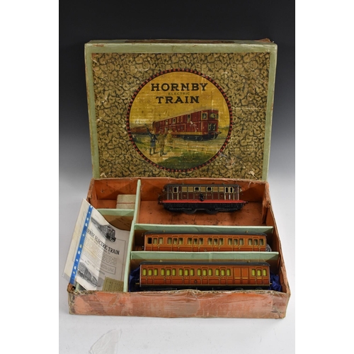 3190 - Hornby O Gauge - an early tin plate 20V electric Metropolitan Train set. Comprising a 3-rail Metropo... 