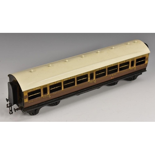 3219 - Bassett Lowke - an o gauge 1st class passenger carriage. GWR brown and cream livery, No 9174, associ... 