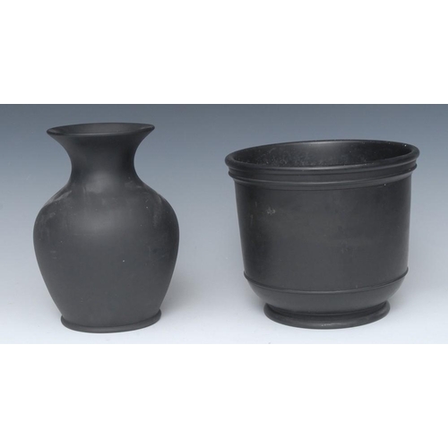 358 - A Wedgwood ovoid vase; a Basalt jardiniere (2)