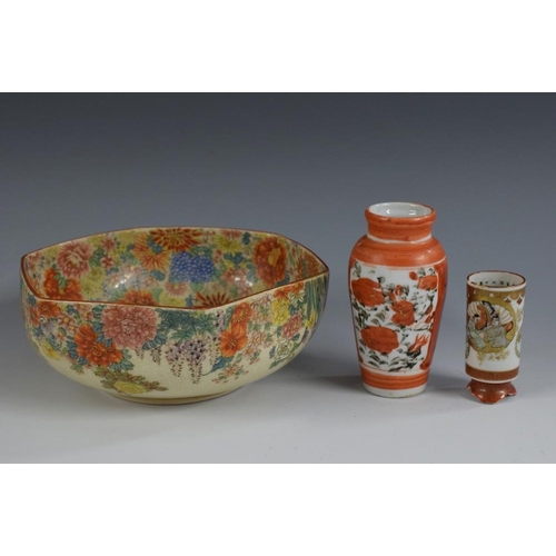 454 - A Japanese Satsuma hexagonal bowl, profusely decorated in polychrome with dense flowers, 14cm diam, ... 