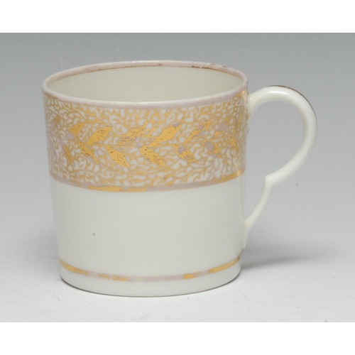 99 - A Pinxton coffee can, pattern 1, gilt seaweed version, ear-shaped handle, 6.1cm high, c.1796-1799