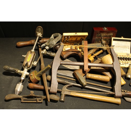 332 - Tools - carpentry and woodworking hand tools and accessories, comprising various cased sets includin... 