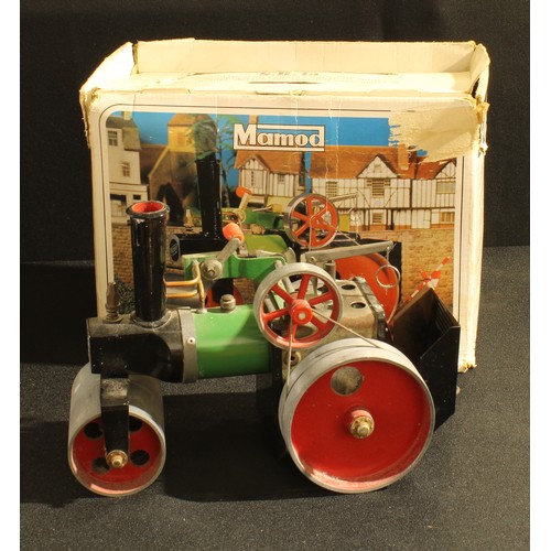 353 - A Mamod SR1A live steam, steam roller, boxed with steering rod, detachable scuttle, burner box and w... 