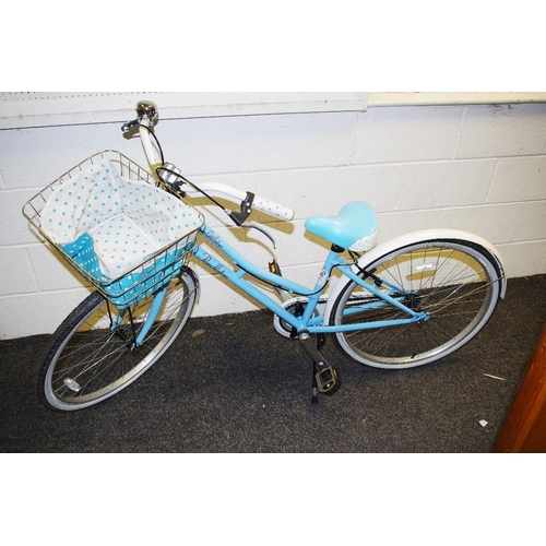 529 - A Pendleton classic blue ladies bicycle with basket