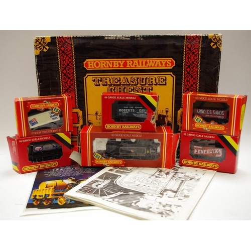 73 - Hornby railway carriages, boxed