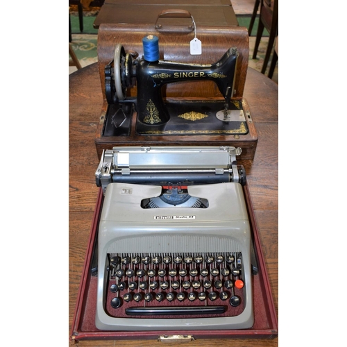 555 - A Singer hand cranked sewing machine; a typewriter (2)