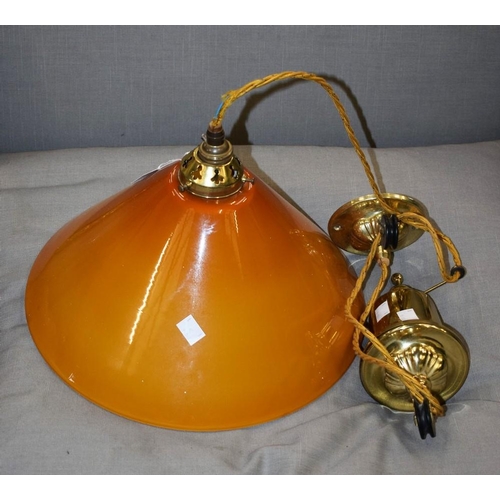 556 - A rise and fall ceiling lamp, amber glass shade