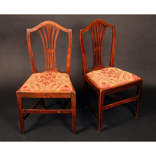 1238 - A pair of George III Provincial Hepplewhite elm side chairs, of pegged construction, pierced splats,... 