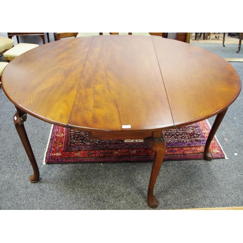 125 - A George III mahogany dropleaf dining table, oval top, cabriole legs, club feet.