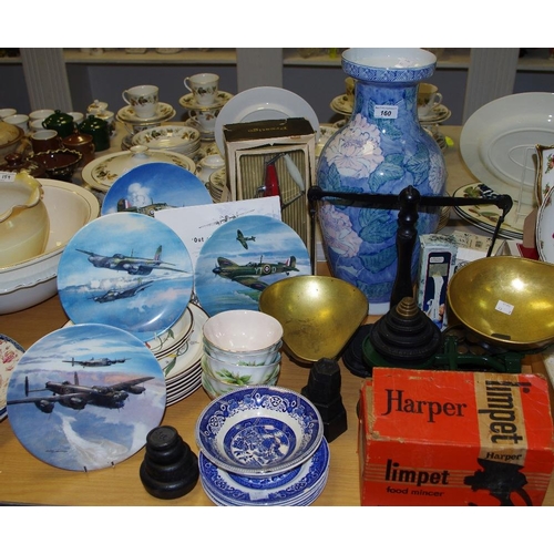 160 - Ceramics and kitchenalia - Reach for the Sky collector's plates; blue and white; Harper Limpet hand ... 