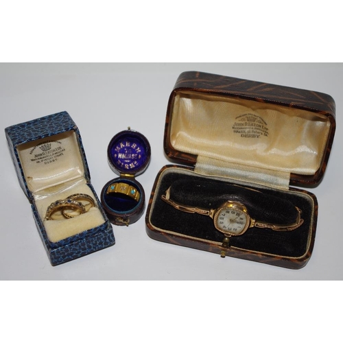 177 - A ladies 9ct gold wristwatch; a 9ct gold, sapphire and diamond ring etc (4)