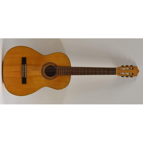 3020 - A Prudencio Saez Classical Spanish acoustic guitar, two-piece cedar soundboard, walnut sides and bac... 