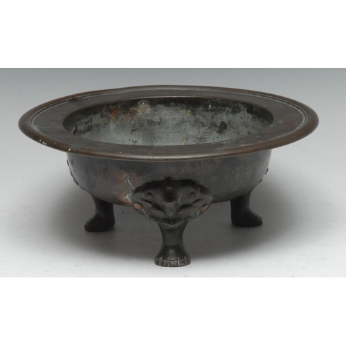 505 - A Japanese bronze tripod koro incense burner, broad rim, temple lion monopodia, 19.5cm diam, Edo Per... 