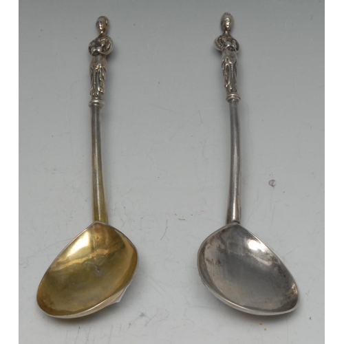 544 - A 17th/early 18th century silver-gilt spoon, figural terminal, pear shaped bowl engraved to verso wi... 