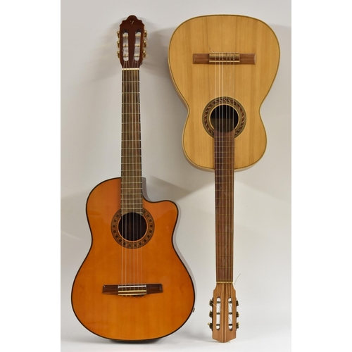 3100 - A Valencia, CG190CE model, electro-acoustic classical guitar, spruce soundboard, mahogany sides and ... 