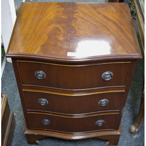 125 - A Regency reproduction small chest, serpentine front, three drawers, ogee feet.