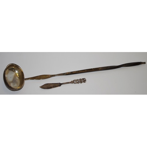 257 - A George III white coloured toddy ladle, wrythen horn handle c.1800; white coloured metal fish knife... 