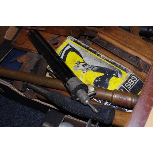 178 - Tools - a large quantity of hand tools including, saws, chisels, hand drills, shoulder drills, screw... 