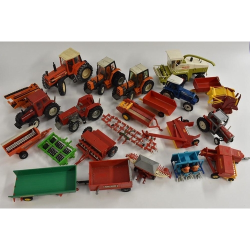 3078 - Britains Agricultural Toys - a Claus Jaguar 690 Forage Harvester, Howards Spreader, Renault 145-14 T... 