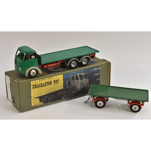 3090 - A Hardern Shackleton Foden Flatbed Wagon, with green cab and base of flatbed, red chassis, grey whee... 