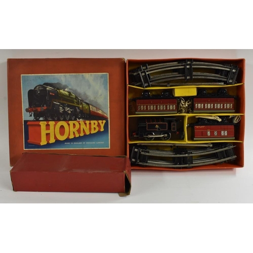 3145 - Hornby O Gauge - a clockwork Tank Passenger train set No 41, 0-4-0 locomotive, Br Black livery, Rn 8... 