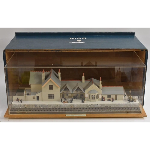 3151 - A static model of an 1875 Railway Station, perspex case, wooden outer case, 68cm x 34cm x 29cm overa... 