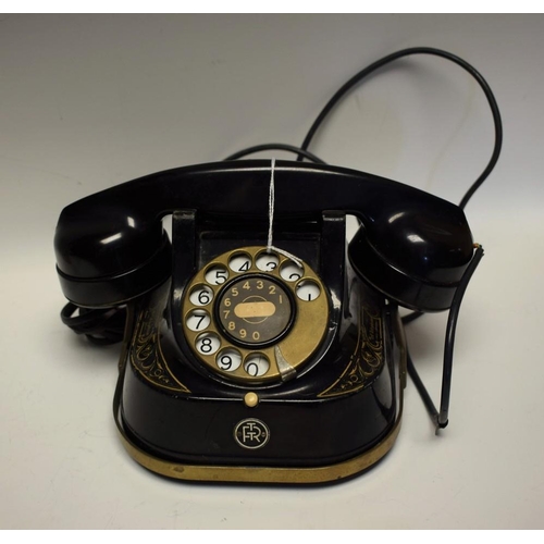 5006 - A vintage cast iron bell telephone, RTT56B, black body