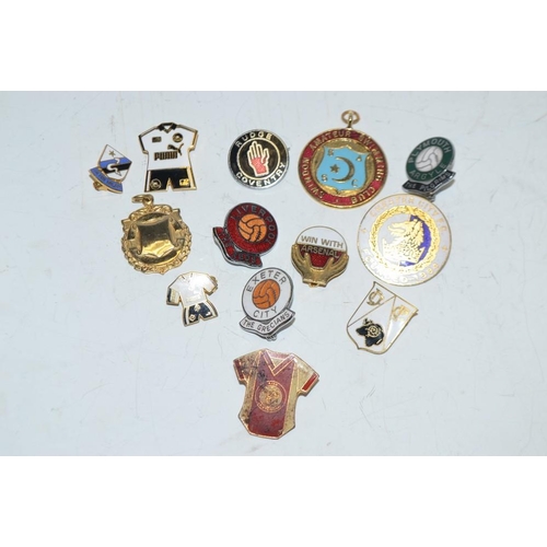 5201 - A yellow metal fob approx 6.5g; a Rudge Motorcycle enamelled badge; an enamelled Arsenal badge; othe... 