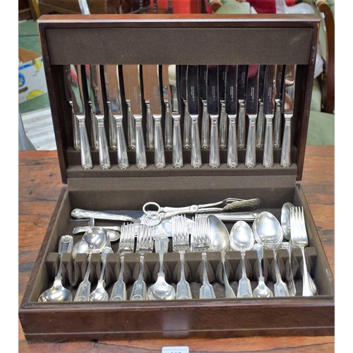 420 - A part canteen of silver plated flatware, Hugh Foulerton, Heswell, England, cased