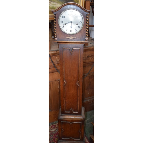 468 - An early 20th century oak cased floor standing 'grandmother' clock, 133cm high