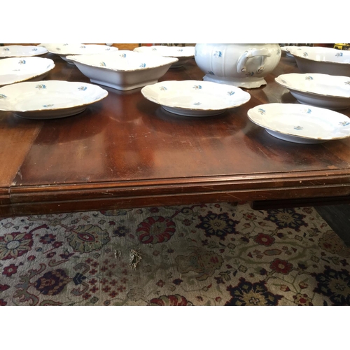 56 - A late Victorian/Edwardian mahogany extending dining table, rounded rectangular moulded top, turned ... 