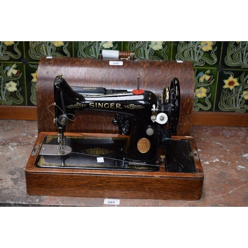 586 - An early 20th century Singer sewing machine, Y3782165