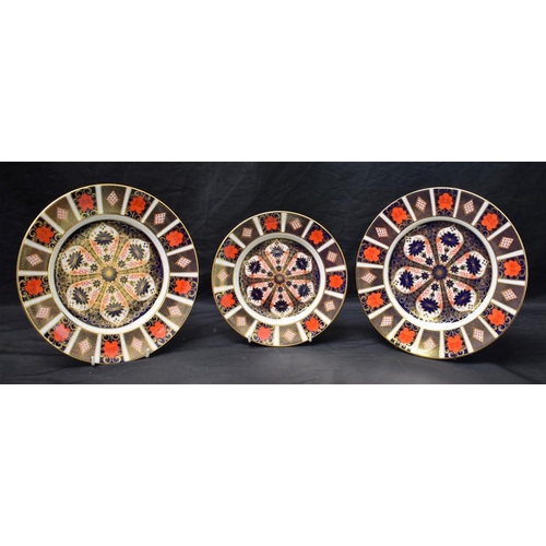 133 - A pair of Royal Crown Derby 1128 Old Imari pattern dinner plates, second quality; a similar side pla... 