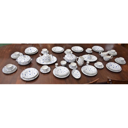 166 - A Mason's Denmark pattern part dinner service, comprising dinner plates, salad plates, side plates, ... 
