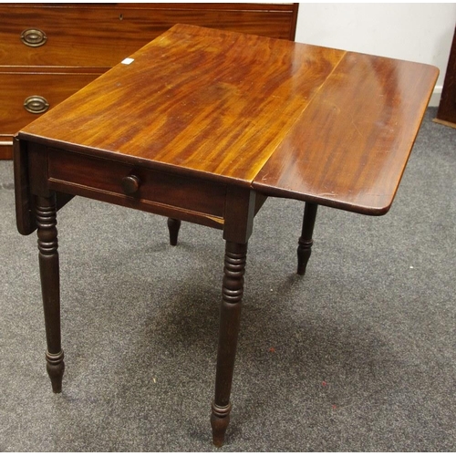 179 - A George III mahogany Pembroke table.