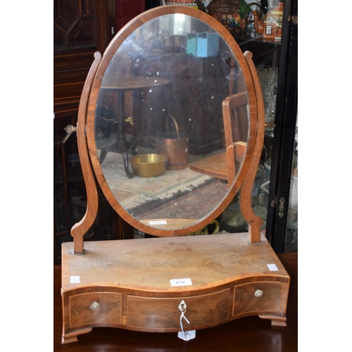 439 - A George III mahogany dressing mirror, oval plate flanked by scrolling supports, crossbanded serpent... 