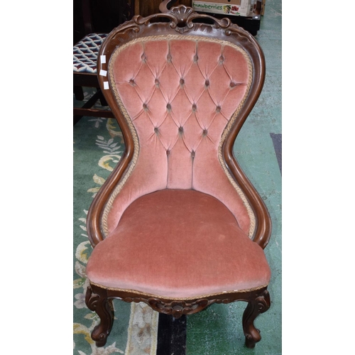 464 - A Victorian mahogany spoonback nursing chair, deep buttoned upholstery, cabriole legs carved to the ... 