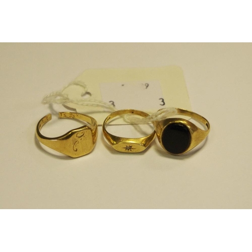 290 - Three 9ct gold dress rings, 9.3g gross