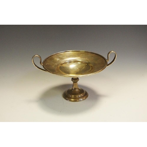 312 - A silver two handled tazza, London 1906. (119g)