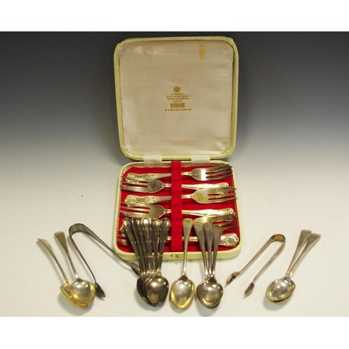 314A - Silver tea spoons, Sheffield; silver sugar bows, Sheffield (138g); silver plate