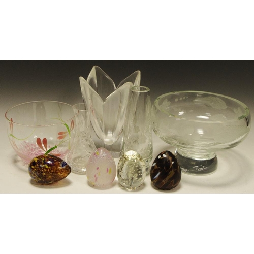 342 - An Orrefors glass tulip vase; a Boda glass speckled egg shaped dome; another; a glass pedestal bowl ... 