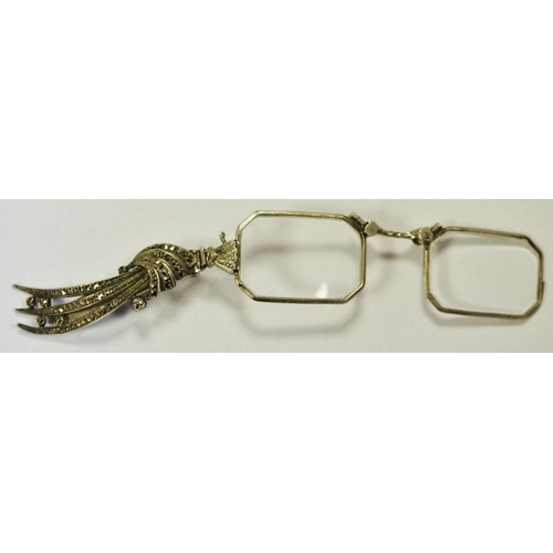 202 - An Unusual Edwardian Marcasite Clip Incorporating a pair of spring folding lunettes,