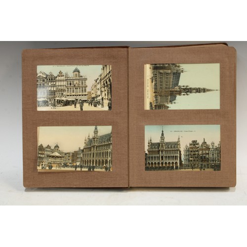 426 - Postcards - a collection in six albums, mostly Topographical including Buxton, Chartsworth House, Ma... 