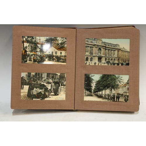 426 - Postcards - a collection in six albums, mostly Topographical including Buxton, Chartsworth House, Ma... 