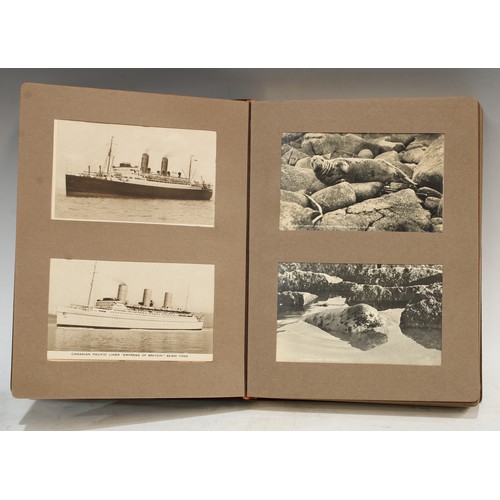 426 - Postcards - a collection in six albums, mostly Topographical including Buxton, Chartsworth House, Ma... 