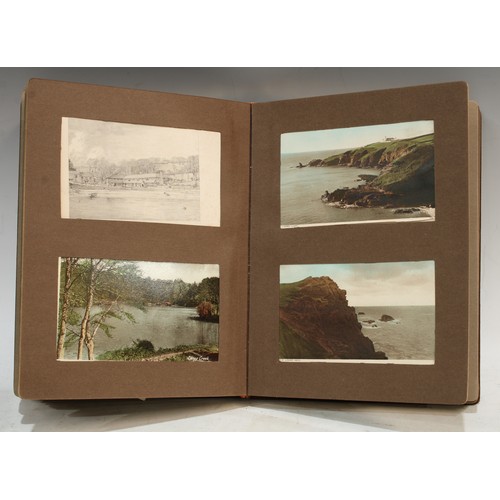 426 - Postcards - a collection in six albums, mostly Topographical including Buxton, Chartsworth House, Ma... 