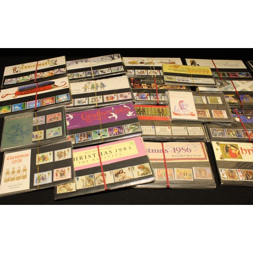 435 - Stamps - QEII presentation pack collection 1975-1999 appears complete, greetings and no castles appr... 