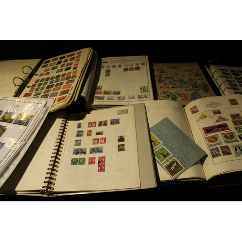 448 - Stamps - a collection of worldwide stamps in eight albums (8)