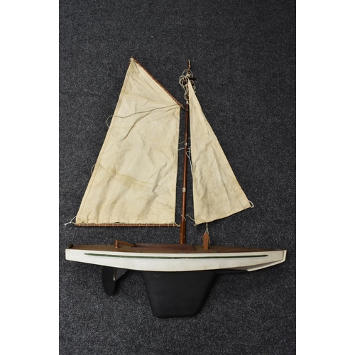 3088 - A large pond yacht, Master David, Shirebrook, 102cm long, original canvas bag,   c 1935