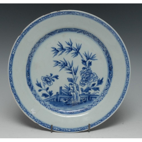 318 - A Chinese circular plate, decorated in underglaze blue with bamboo, fence and peony, 22cm diam, c.17... 